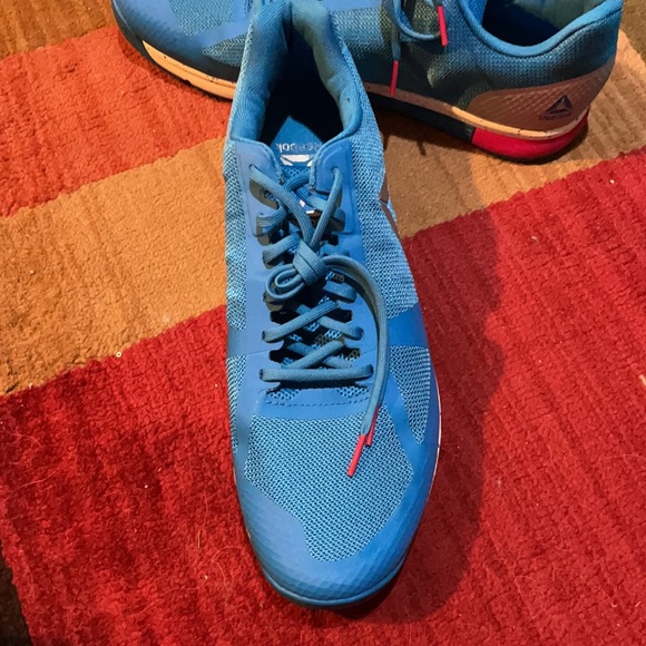 Reebok running g shoes hardly used basically new - Picture 2 of 2